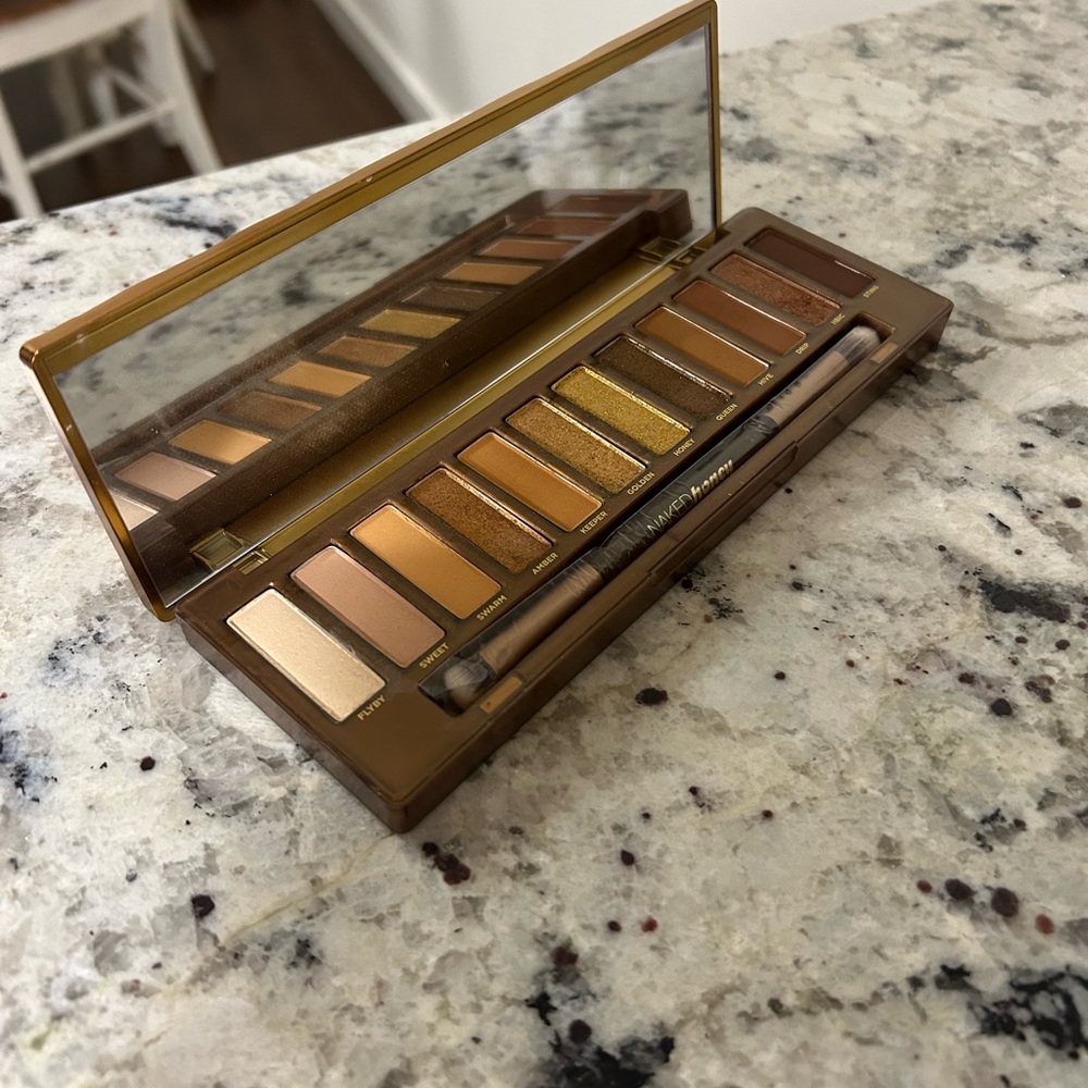 Urban Decay Honey-Toned Eyeshadow Palette in Metallic Gold - Picture 3 of 3